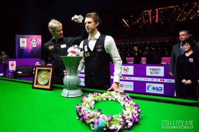 並專注於比 並專注於比