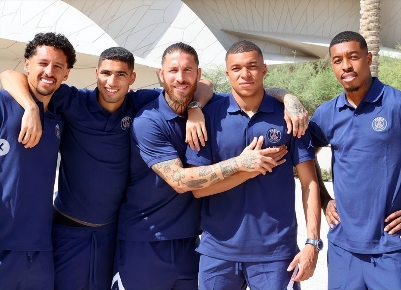 先在广场集 先在广场集